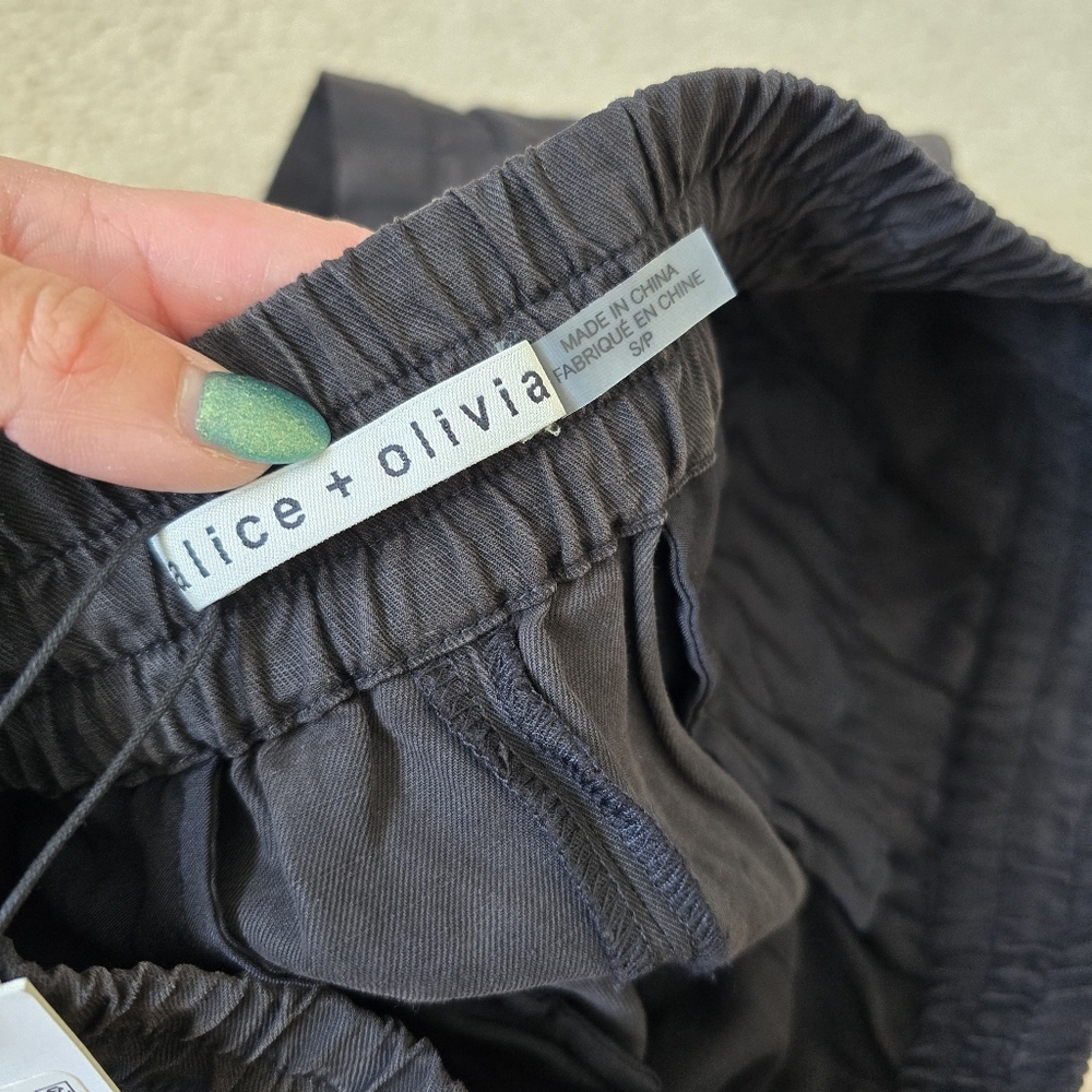 NWT $345USD Alice and Olivia Britney High Waist Patch Pocket Shorts Size Small - Picture 12 of 13